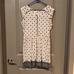 Like new! Black and white print button down dress